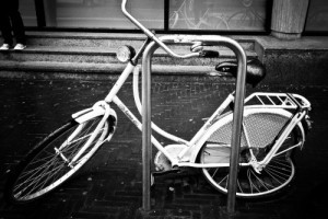 Te smalle Haagse fietspaden leiden tot onveiligheid  